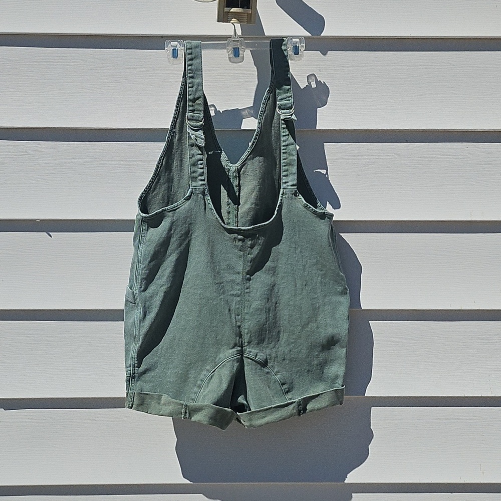 Zenana Outfitters Olive Green Romper with Brand Tag - Picture 2 of 3